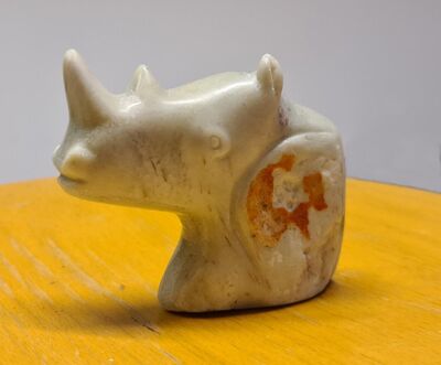 Open atelier werken met hout en steen